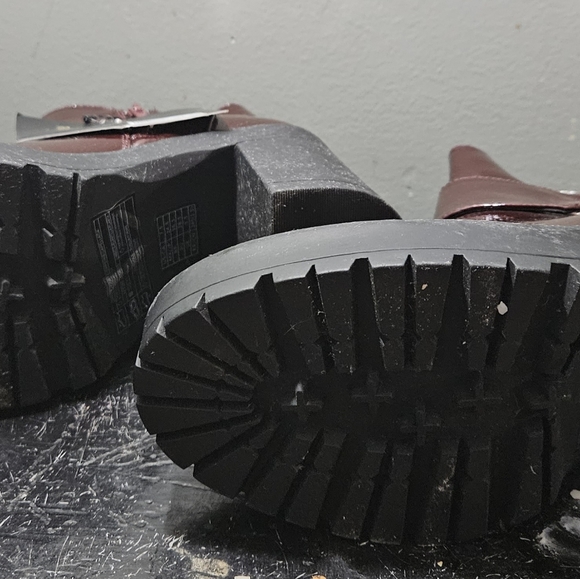 NWT!!! Dark red metallic ankle boots from Forever21 - Picture 7 of 7